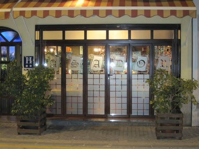 Hostal El Puerto Caleta De Velez Exterior photo