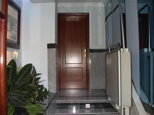 Hostal El Puerto Caleta De Velez Exterior photo